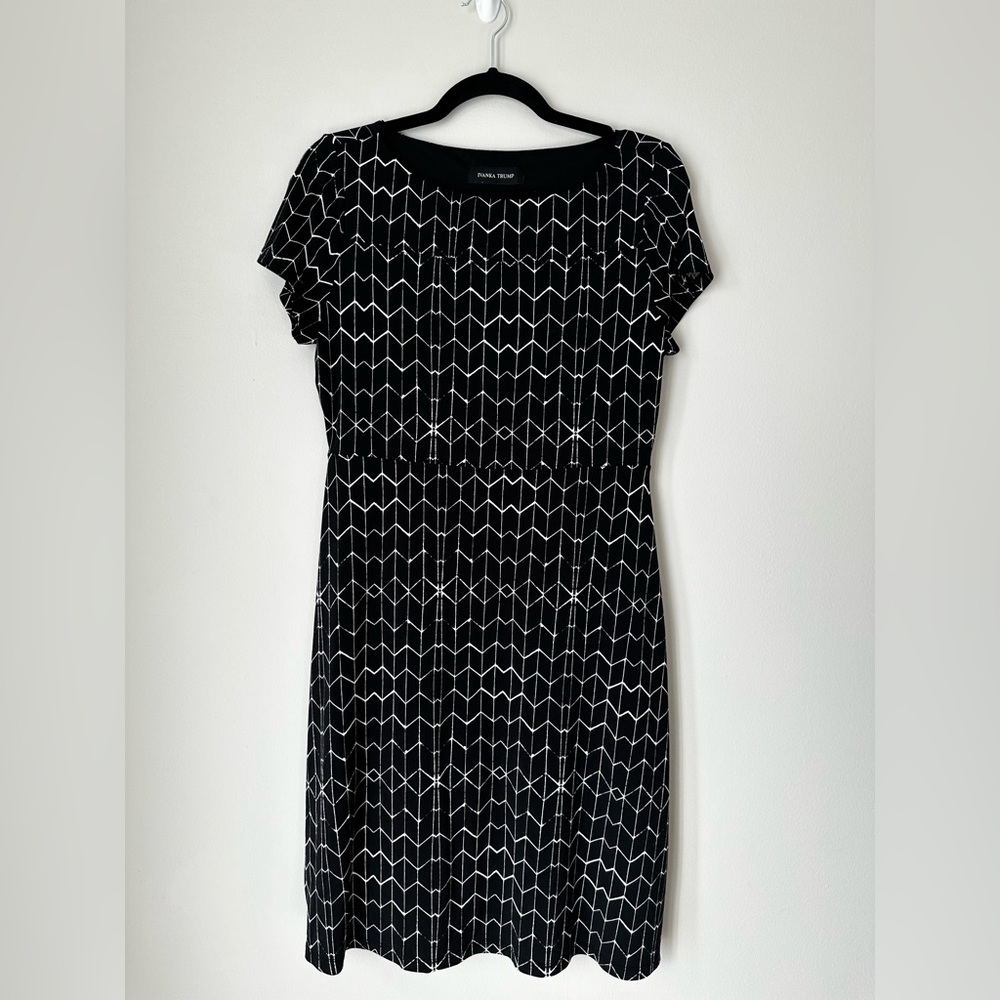Ivanka Trump B&W Geometric Pattern Size 8